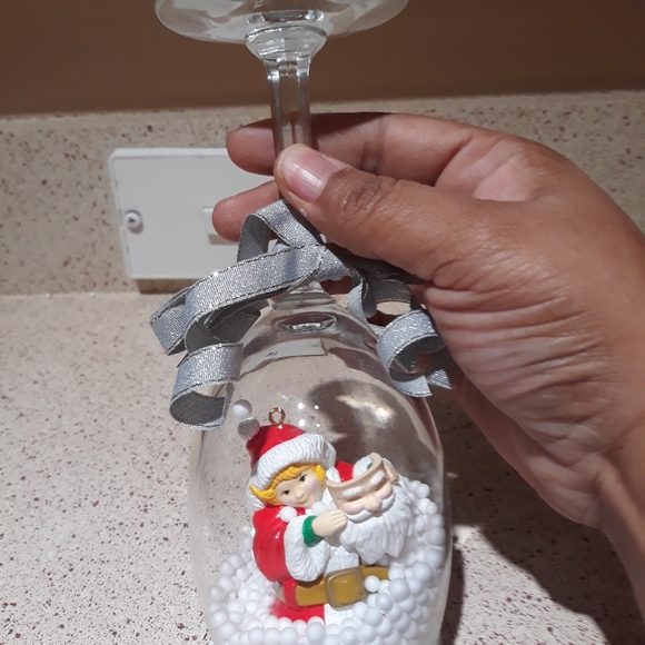 Wine glass snow globe candle stand - Picture 4 of 4